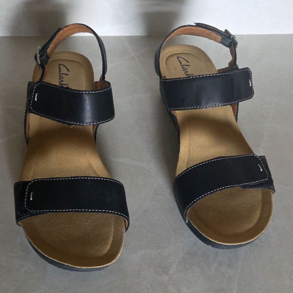 Clarks black wedge sandals velcro traps size 9.5 W Like New With Box